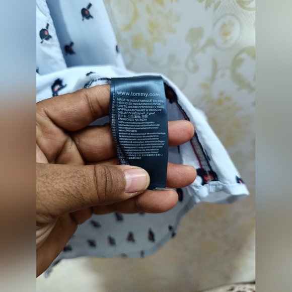 Tommy Hilfiger - Picture 5 of 6